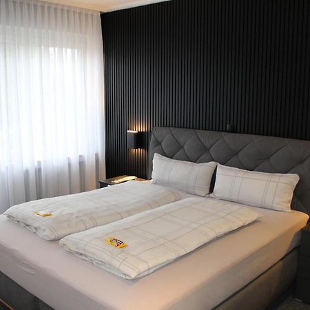M&M Park Hotel ราเดอฟอร์มวัลด์ ภายนอก รูปภาพ