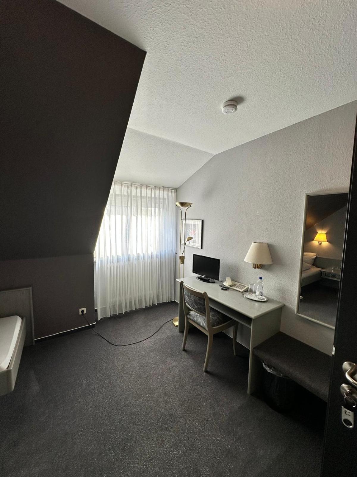 M&M Park Hotel ราเดอฟอร์มวัลด์ ภายนอก รูปภาพ