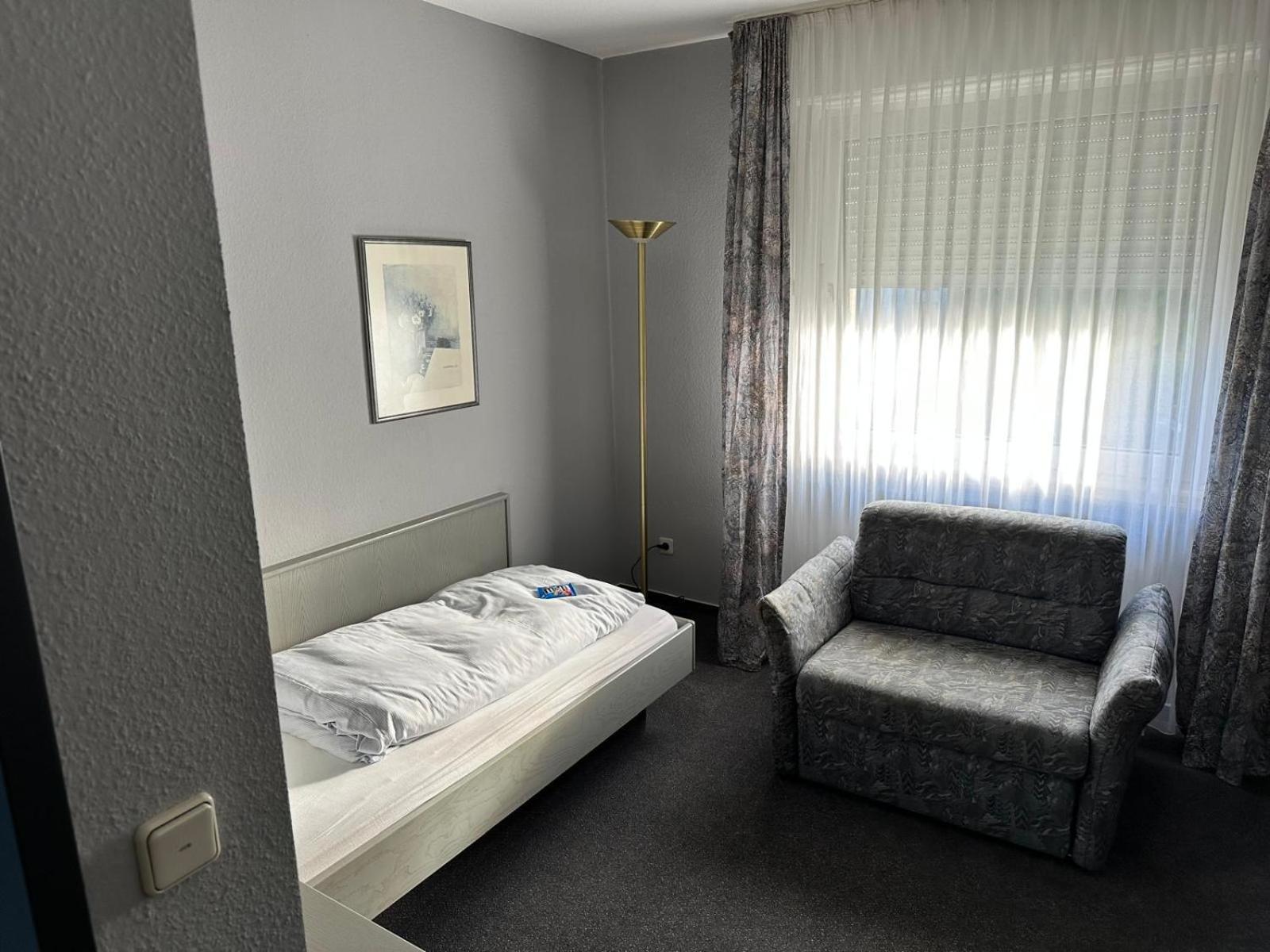 M&M Park Hotel ราเดอฟอร์มวัลด์ ภายนอก รูปภาพ