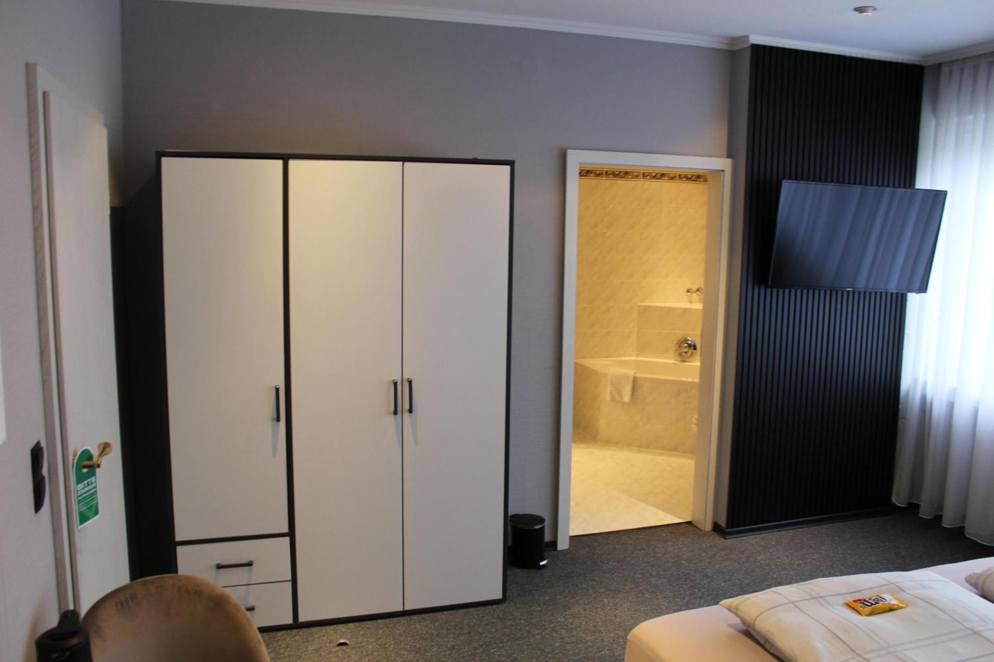 M&M Park Hotel ราเดอฟอร์มวัลด์ ภายนอก รูปภาพ