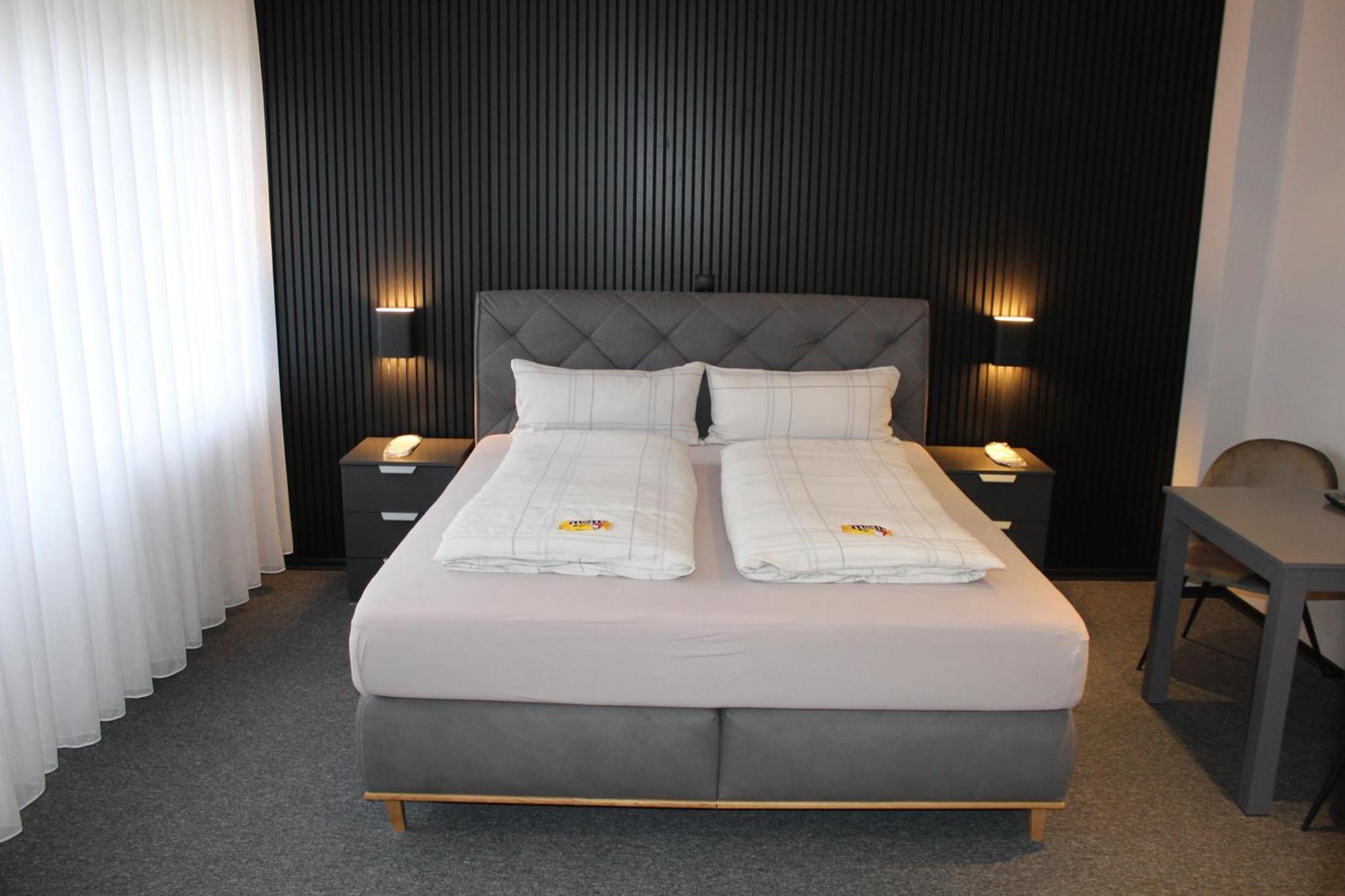 M&M Park Hotel ราเดอฟอร์มวัลด์ ภายนอก รูปภาพ