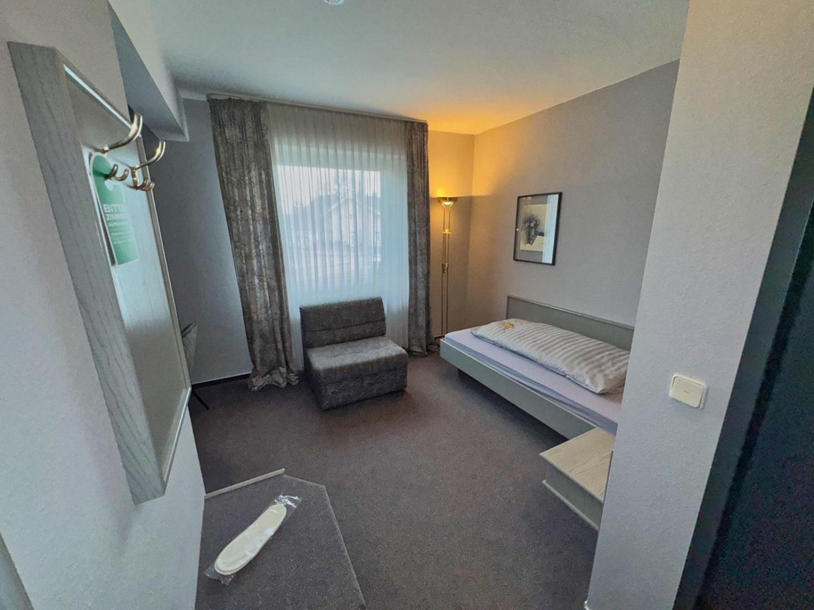 M&M Park Hotel ราเดอฟอร์มวัลด์ ภายนอก รูปภาพ