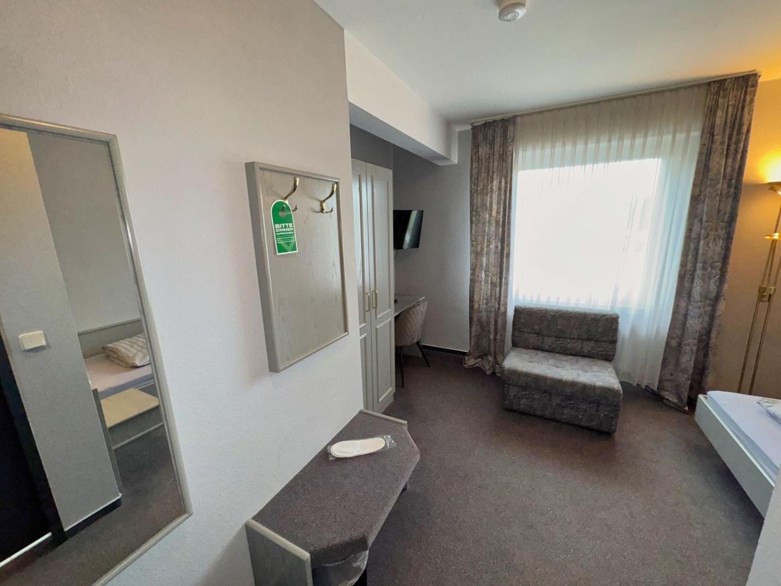 M&M Park Hotel ราเดอฟอร์มวัลด์ ภายนอก รูปภาพ